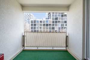 AIGNER - Helle 2-Zimmer-Wohnung mit Loggia in begehrter Lage Nymphenburgs – München – Vorschaubild 3