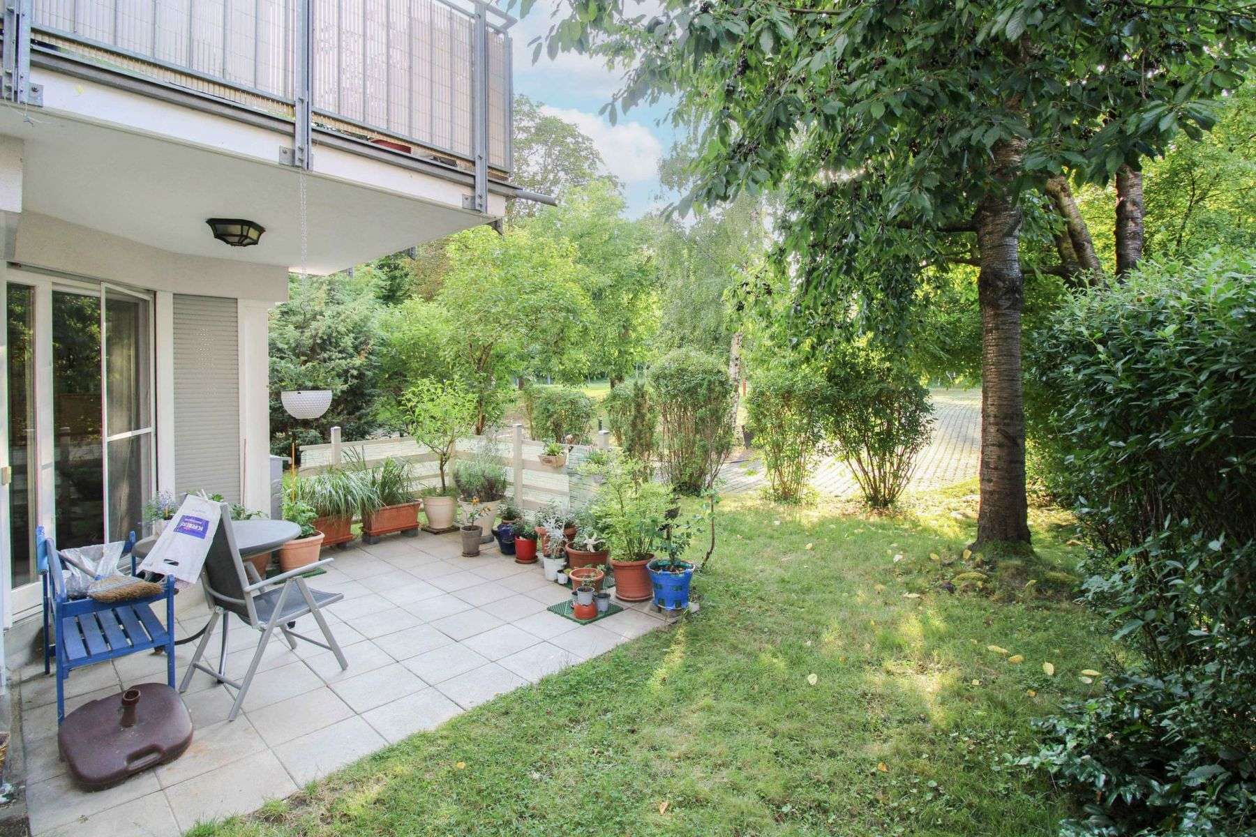 Attraktive 3-Zimmer-Terrassenwohnung mit eigenem Gartenanteil und Carport – Ihr neues Zuhause wartet, Dresden – Bild 2