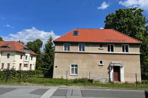 Wohnhaus in 02730 Ebersbach Sanierungsobjekt mit neuen  Dach – Die vollständige Adresse der Immobilie erhältst du vom Anbieter., 2730 Ebersbach/Sachsen – Vorschaubild 2
