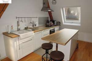 stilvolle 2-Zimmer Dachgeschosswohnung mit EBK in Frankfurt Westend-Nord – Fürstenberger Str. 233, 60323 Westend-Nord, Frankfurt am Main – Vorschaubild 1