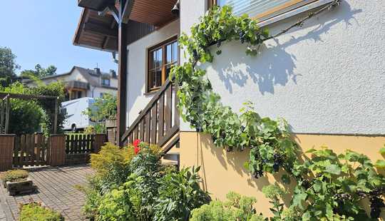 Bild von Viel Platz für die Familie, idyllisch im Grünen mit moderner EBK, großem Carport  und schönem Garten