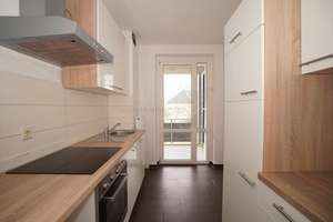 ++ EBK inklusive ++ Moderne 3-Raum-Wohnung mit Balkon und Tageslichtbad – Fabriciusstraße 8, 9126 Bernsdorf, Chemnitz – Vorschaubild 4
