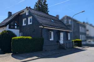 Wunderschönes Wohnhaus ca. 200m² mit  großzügigem Kaminzimmer und Garten