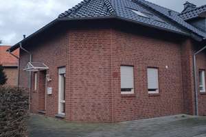 Kaltmiete 800 € - 103 m² - 4.0 Zi.Nebenkosten 250 €+ 2 Monatsmieten Kaution