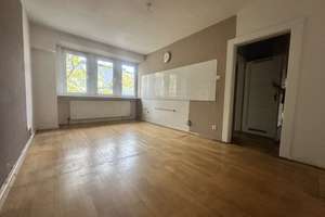 Großzügige Dachgeschosswohnung mit 4 Zimmern – renovierungsbedürftig. Sofort beziehbar. – Königsbergerstr. 38, 42277 Oberbarmen, Wuppertal – Vorschaubild 2