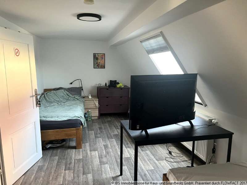 Immobilie in Schrozberg - Gepflegtes Wohnhaus mit 3 gemütlichesn Wohnungen, 2 Garagen und großem Garten - Bild 0