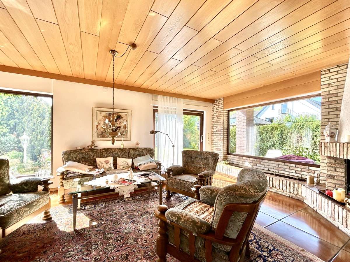 Immobilie in Betzdorf - **Hochwertiges Einfamilienhaus mit Pool in ruhiger Höhenlage von Betzdorf** - Bild 1