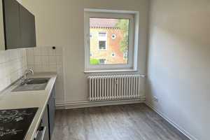 2,5 Zimmerwohnung mit Küchenzeile und Wannenbad – Woermannstraße 12, 24149 Kiel – Vorschaubild 2