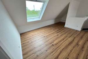 Helle 3-Zimmer-Maisonette mit Balkon in Düsseldorf-Wersten – Kölner Landstraße 115, 40591 Wersten, Düsseldorf – Vorschaubild 2