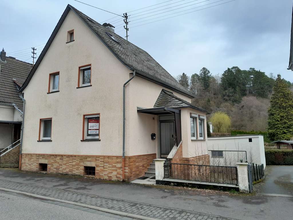 Immobilie in Wissen - Renovierungsbedürftiges Einfamilienhaus in Wissen zu verkaufen - Bild 0