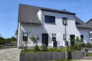 Frischgebaute 4,5-Raum Doppelhaushälfte mit vielen Vorteilen in Bottrop-Süd – Lukas-Cranach-Straße 66, 46238 Bottrop – Vorschaubild 2