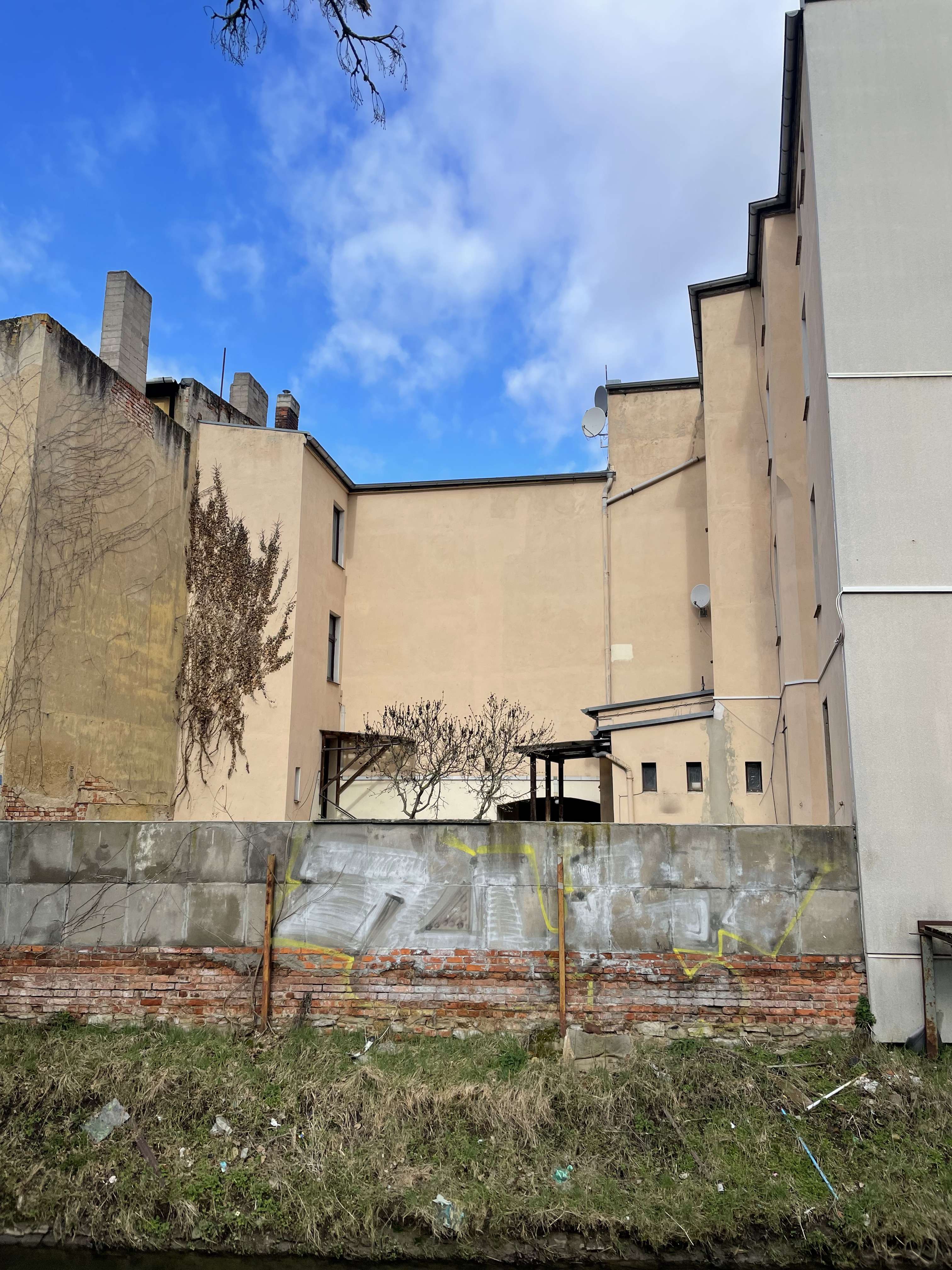 Unsaniertes Mehrfamilienhaus in Magdeburg, Magdeburg – Bild 3