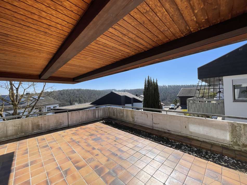 teilüberdachte Terrasse 