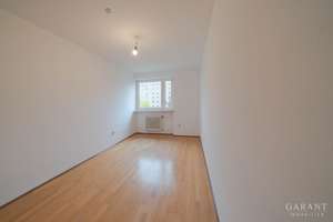 Attraktive 3 Zimmer-Wohnung mit Loggia, Aufzug & Stellplatz im Münchner Norden – Die vollständige Adresse der Immobilie erhältst du vom Anbieter., 80935 Lerchenau-Ost, München – Vorschaubild 2