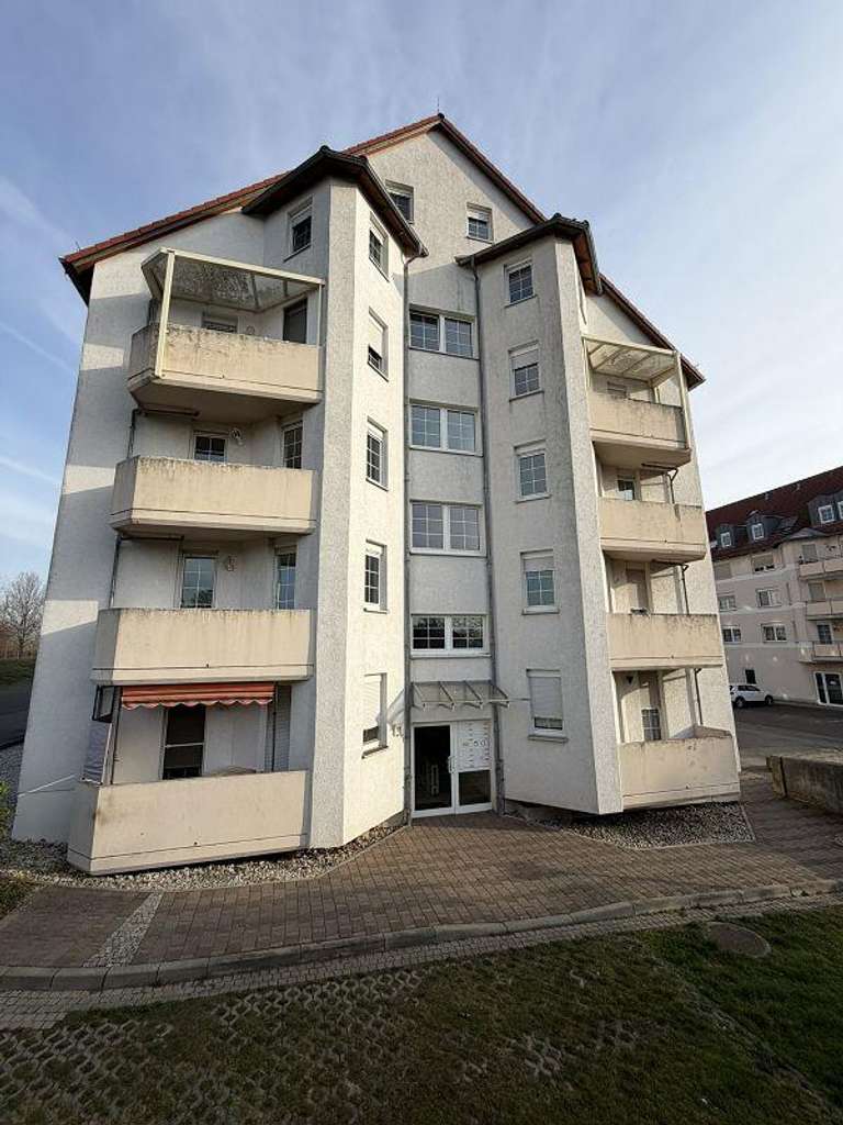 Immobilie in Meuselwitz - Südlich von Leipzig: Helle Zweiraumwohnung mit Südbalkon und Tiefgaragenstellplatz - Bild 0