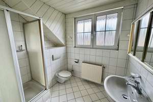 Einfamilienhaus in ruhiger und idyllischer Lage
- Ein Zuhause mit Herz in bester Lage von Rodgau - – Die vollständige Adresse der Immobilie erhältst du vom Anbieter., 63110 Rodgau – Vorschaubild 21