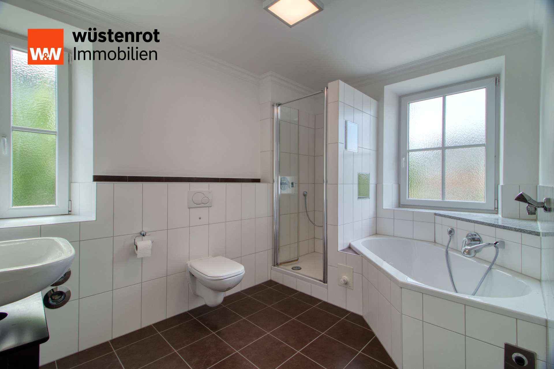 Immobilie in Stephanskirchen - Alles neu! Modernisierte 3-Zi.-EG-Wohnung in bevorzugter Wohnlage! - Bild 0