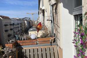 Provisionsfrei: Großzügiger Altbau mit Kaminofen, Südwestbalkon & 4 Zimmern in ruhigem Kreuzberg 