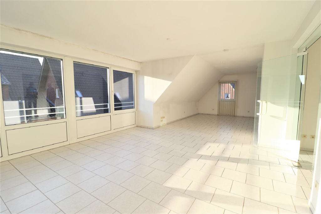 Immobilie in Rhede - Lichtdurchflutete Eigentumswohnung mit Ausbaupotenzial im Spitzboden in Rhede - Nord - Bild 0