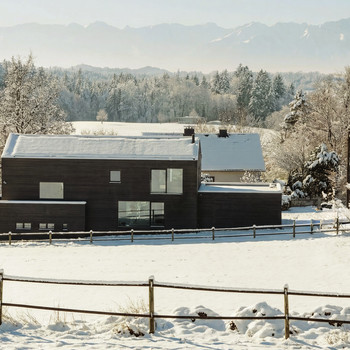 Licht, Ruhe, Weite –Stilvolles Architektenhaus in Ortsrandlage