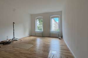Berfristete, frisch sanierte 2-Raumwohnung mit Einbauküche und Wannenbad !