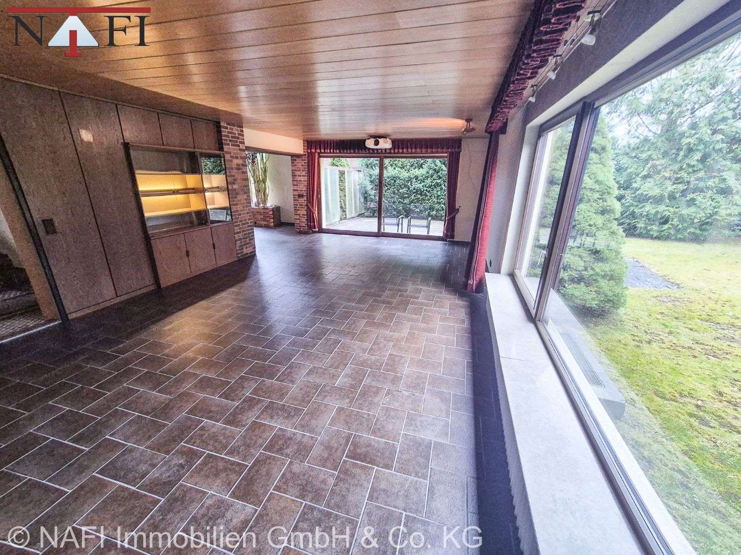 Immobilie in Uhingen - PLATZWUNDER, großzügiges Einfamilienhaus mit Einliegerwohnung und toller Aussicht - Bild 0