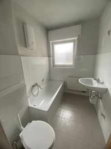 RESERVIERT | helle 2-Zimmer Wohnung mit Wannenbad und Balkon in Grünlage