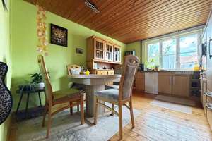Diese Wohnidylle wird Ihr neues Zuhause. 3 Zimmer auf 97 m². Herrlicher Garten, Garage plus Carport. – Die vollständige Adresse der Immobilie erhältst du vom Anbieter., 78176 Blumberg – Vorschaubild 3