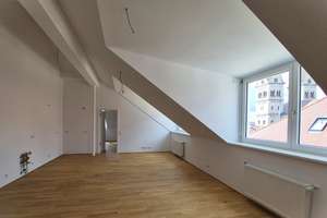 Helle Dachgeschosswohnung im St.-Benno-Viertel