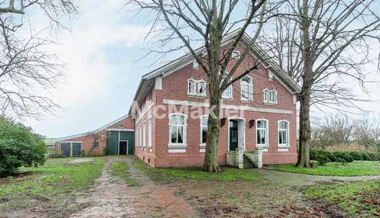 Bild von Traumhafte Deichlage für Pferdefreunde: Gehobenes Bauernhaus mit Reithalle, Stallboxen und Hallenbad