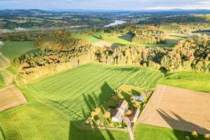 Besonderes Bauernhaus-Anwesen mit Pool in herrlicher Aussichtslage – Die vollständige Adresse der Immobilie erhältst du vom Anbieter., 94474 Vilshofen an der Donau – Vorschaubild 7