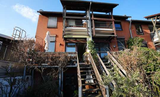 Einzigartiges Reihenendhaus über den Dächern von Karlsruhe mit Garten und tollem Fernblick!