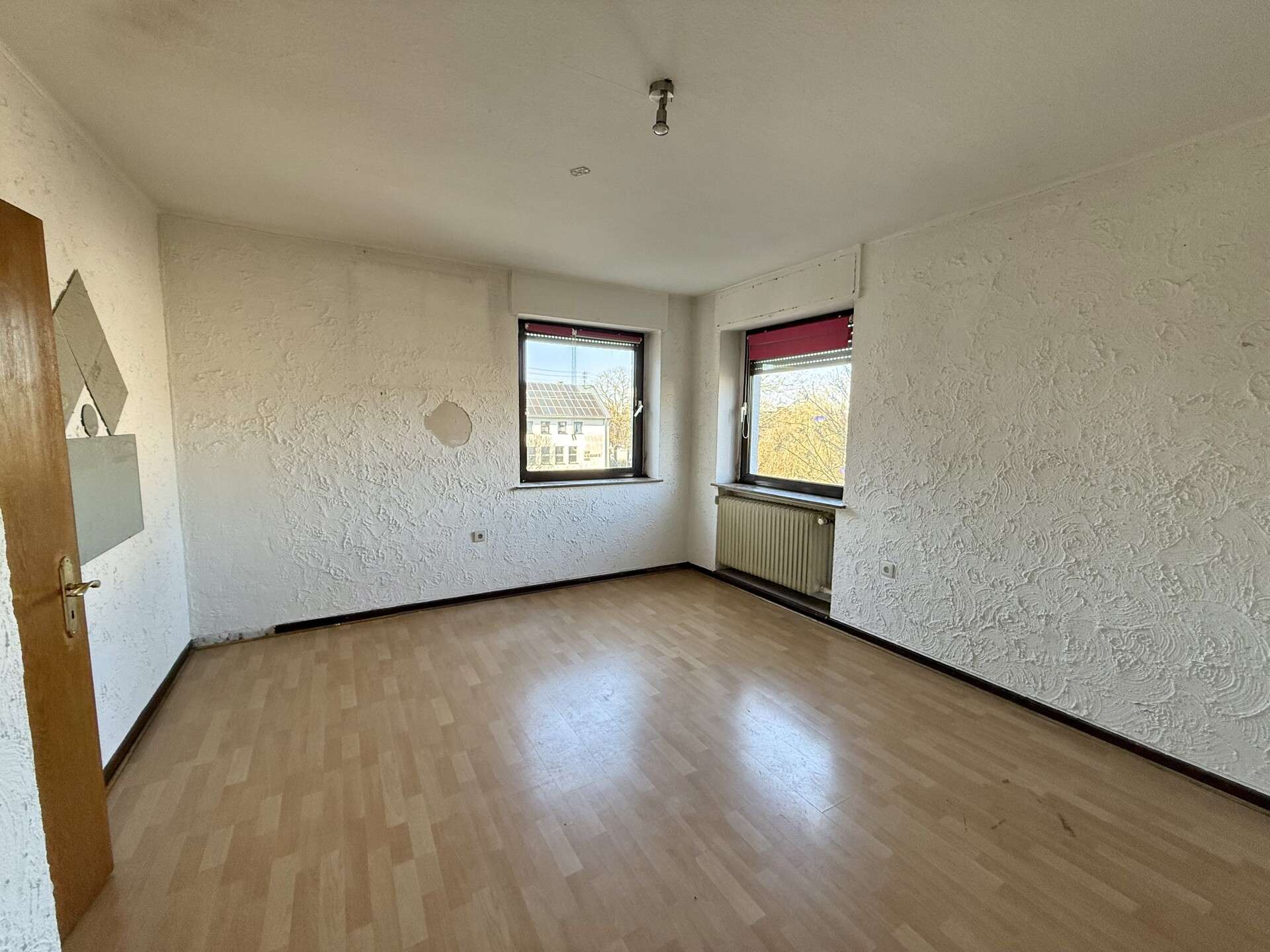 Immobilie in Gehlert - Einfamilienhaus mit großem Nebengebäude – großzügiges Grundstück inklusive! - Bild 1