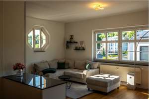 + traumhafte Wohnung + Kaufpreis inkl. Einrichtung + Parkett, Südbalkon, EBK, frisch modernisiert + – Chemnitzer Str. 180, 9224 Grüna, Chemnitz – Vorschaubild 6