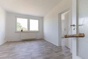Hell und freundlich! Moderne 2-Raum-Wohnung zu vermieten. – W.-Hellge-Straße 293, 39218 Schönebeck (Elbe) – Vorschaubild 2