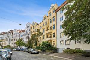 Wohnen über den Dächern der List – großzügige Altbau-Maisonette mit zwei Außenbereichen
