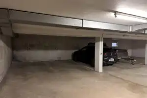 Frisch Renoviert - Dachgeschosswohnung in ruhiger Lage mit großzügigem Balkon und Tiefgaragenstellpl – München – Vorschaubild 15