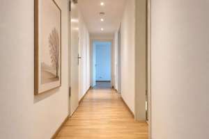 Stilvolle Wohnung, großer Balkon mit freiem Blick zur  reizvollen Parklandschaft des Alsterlaufs