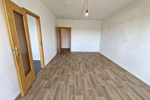 Großzügige 3-Zimmer-Wohnung mit außergewöhnlichem Grundriss zu vermieten – Ringstraße 47, 4209 Grünau-Mitte, Leipzig – Vorschaubild 2