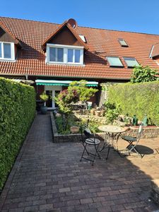 PROVISIONSFREI Möbliertes Reihenhaus mit Südterrasse, Gartenidylle & ausgebautem Wohnkeller