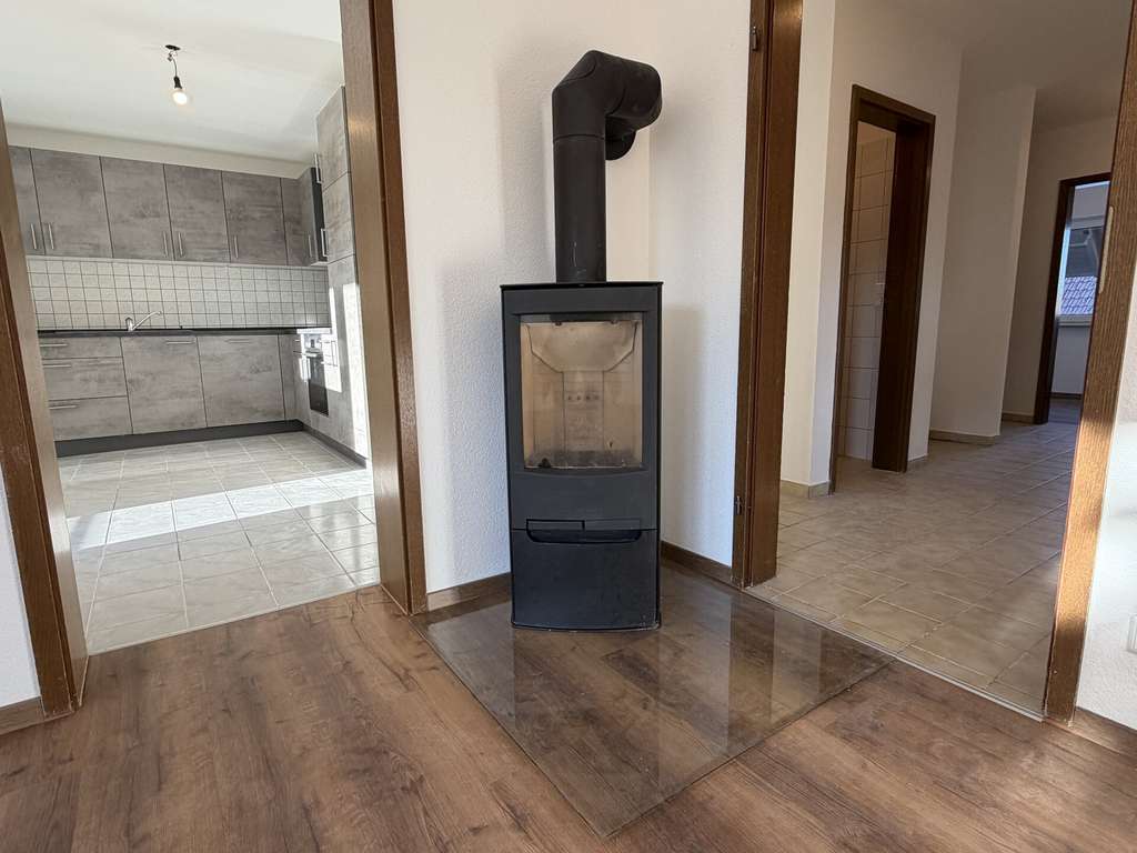 Immobilie in Gosheim - Komfortabel wohnen: 4-Zimmer-Wohnung mit neuer Einbauküche - Bild 2