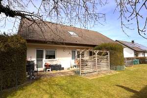 Ideal für große Familien:
2 ½-FAMILIENWOHNHAUS
MIT GARTEN UND 3 GARAGEN – Die vollständige Adresse der Immobilie erhältst du vom Anbieter., 74523 Schwäbisch Hall – Vorschaubild 3