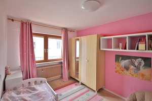 Modernisiertes Zweifamilienhaus mit ausgebautem Dachgeschoss, Doppelgarage und großem Garten – Karlsruhe (Kreis) – Vorschaubild 9
