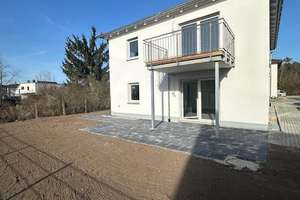 Neubau Erstbezug! Wunderschöne 3 ZW mit Terrasse plus Küche, EBK, Keller, 2 Stellplätze