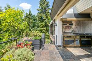 Wo Stil auf Weite trifft:  „Ein Unikat am Killesberg – Villa mit 8.000 m² Parkgrundstück“ – Die vollständige Adresse der Immobilie erhältst du vom Anbieter., 70192 An der Burg, Stuttgart – Vorschaubild 11