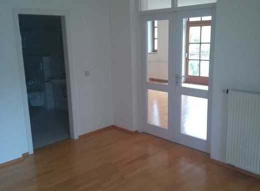 Stilvolle, neuwertige 4-Zimmer-Dachgeschosswohnung mit Balkon und EBK in Neuhausen, München