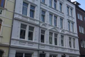 3 Zi.-Whg. / Sanierter Altbau mit großem Balkon