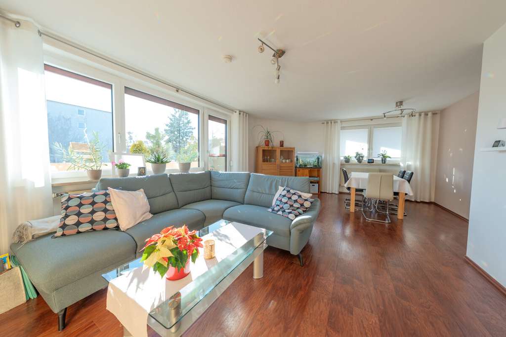 Immobilie in Kaufbeuren - Gepflegte & großflächige 4-Zimmer-Wohnung mit großem Balkon in Kaufbeuren-Neugablonz zu verkaufen - Bild 0