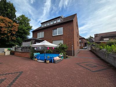 Wohnen mit Charme & Perspektive, liebevoll modernisiertes Vierfamilienhaus mit 6 Garagen