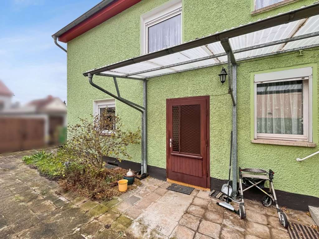 Immobilie in Kabelsketal - Attraktives Zweifamilienhaus mit Potenzial für junge Familien zum Wohlfühlen in Kabelsketal - Bild 0